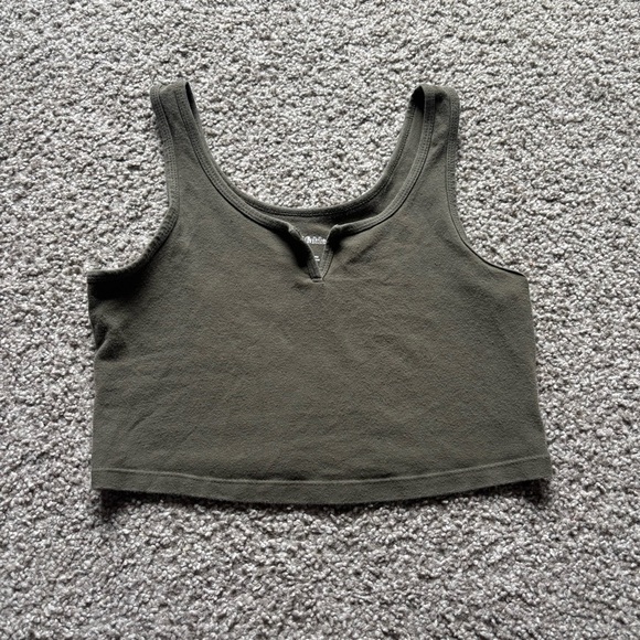 Wild Fable Green Sleeveless Fitted Crop Tank Top Sz M Minimalist Summer Staple - Picture 1 of 8